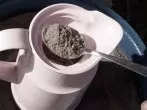 Reinigung von Thermoskannen mit Sand
