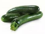 Süßer Zucchinikuchen mit geriebenen Haselnüssen