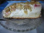 Fruchtige Quark-Rhabarber-Torte mit Mandelbaiser