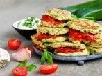 Zucchini Pfannkuchen mit Paprikafüllung