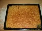 Zucchinikuchen mit Haferflocken und Johannisbeeren