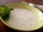 Kalte türkische Gurkensuppe