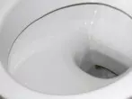 Kalkablagerungen in der Toilette