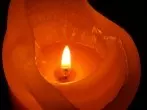Kerzenwachs von sperrigen Gegenständen entfernen