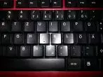 Verklebte PC-Tastatur reinigen
