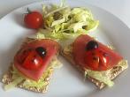 Brot garnieren - Tomaten-Marienk&auml;fer