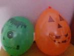 <strong>Halloween</strong> Party: mit Luftballons dekorieren
