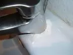 Kalkränder an Armaturen leichter entfernen