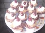 Schoko-Cupcakes mit Kirschen