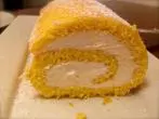 Biskuitrolle mit Zitronensahne
