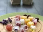 Saft einfrieren: Eiswürfel aus Fruchtsaftresten