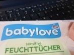 Verschmutzte <strong>Tastatur</strong> mit Babyfeuchttüchern reinigen