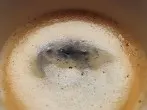 Dunkle Haare mit Kaffee spülen