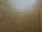 Schäden (kleine Dellen) im Holz ausbessern