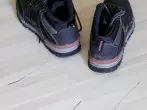 Schwarze Schuhspuren entfernen