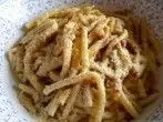 Gebratene Makkaroni mit Paniermehl