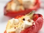 Paprika mit Schafskäse und Tomatensauce