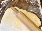 Fertig-Pizzateig eignet sich auch für Obstkuchen
