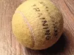 Selbst massieren mit Tennisball
