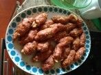 Zwiebelhackröllchen mit Spitzkohlkrautsalat