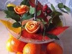 <strong>Herbstdeko</strong> mit Rosen aus Mandarinenschalen