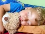 Bettnässen bei Kindern - Ursachen & Tipps