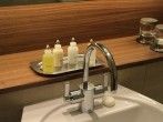 Wenige Spritzflecken am Badezimmerspiegel schnell entfernen