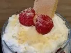 Leckeres Dessert mit Himbeeren
