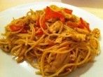 Gebratene Spaghetti mit H&uuml;hnerbrust - asiatisch