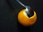 <strong>Orange</strong> sch&auml;len mit L&ouml;ffel