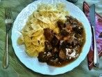 Saftgulasch mit Nudeln oder Kartoffeln