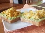 Avocado und <strong>Ei</strong> zum Fr&uuml;hst&uuml;ck