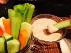 Erdnuss-Cashew-Kokos-Dip für Gemüse Sticks