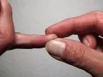 Fingerkuppendrücken gegen Schluckauf