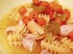 <strong>Nudelsuppe</strong> mit H&auml;hnchenfleisch
