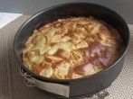 Birnenkuchen mit Nusshaube in einer Springform gebacken
