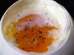 Frühstücksei - schwarzes Salz sieht man besser
