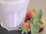 Fruchtiger Erdbeer-Minz-Milchshake