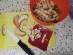 Teigschaber für klein geschnittenes Obst oder Gemüse nutzen