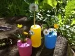 Bunte Vasen: Gläser mit Luftballons aufhübschen