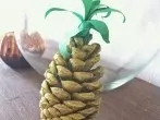 Ananas aus Kiefernzapfen basteln