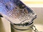 Kaffeepulver einfüllen ohne Spuren auf Arbeitsplatte