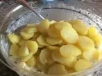 Gleichmäßige Kartoffelscheiben für den Kartoffelsalat