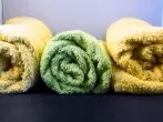 Handtücher rollen statt zusammenlegen (falten)