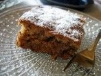 Früchtekuchen mit Apfel, Datteln und Nüssen