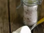 Salz- und Frischkäsepeeling
