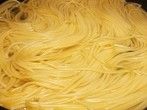 <strong>Spaghetti</strong> in der Pfanne kochen