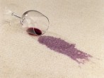 Rotwein aus Teppichboden leicht <strong>entfernen</strong> - wirkt immer!