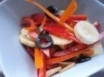 Paprika- Bananensalat mit Oliven