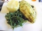 Fisch auf einem Olivenbett